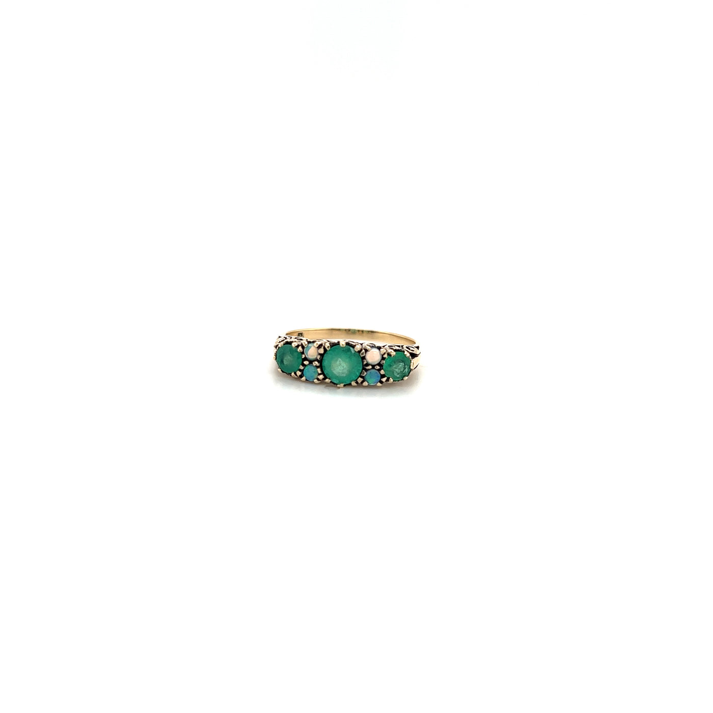 9 Carat yellow gold ring with emerald and opal.