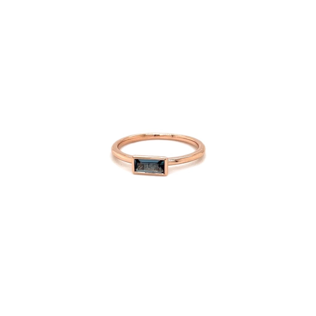 9ct baguette blue topaz ring